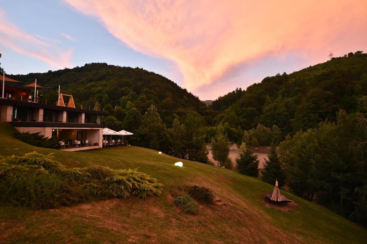 Pensiunea Atra Doftana Teşila Exteriér fotografie